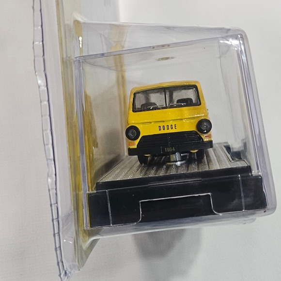 M2 Machines Coca Cola Fanta 64 Dodge A100 Panel Van Halloween Ghost 1:64 - Picture 4 of 10